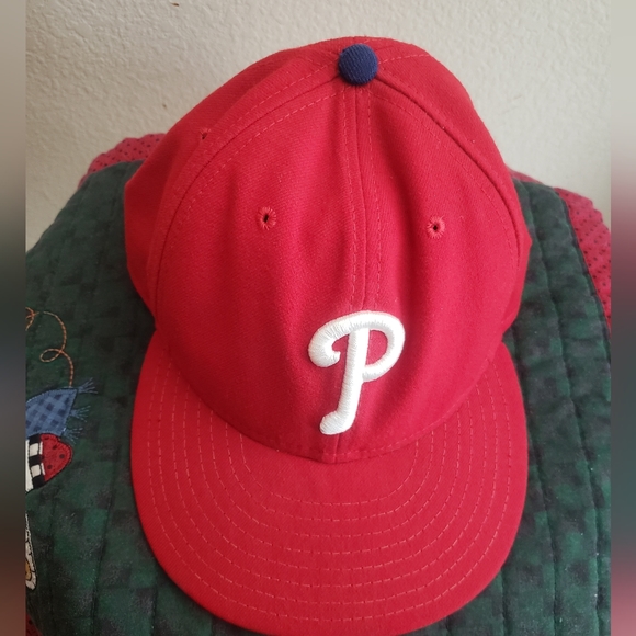 Philadelphia Philly red hat size 7 3/8 - Picture 1 of 4